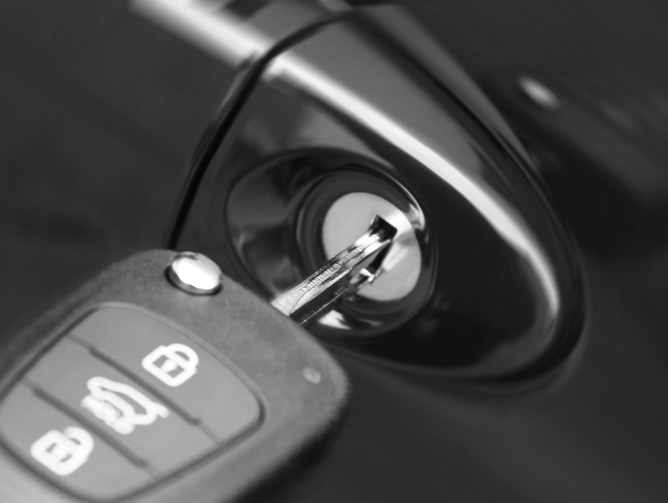 Car-Lock-Systems_car-key-in-door-lock1-scaled